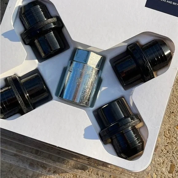 Wheel Locks - Black and Silver - Picture 3 of 3